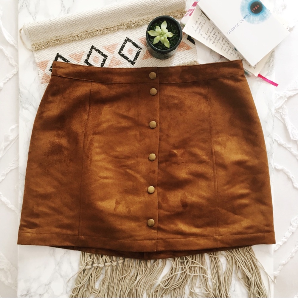 โข Button Front Mini Skirts โข - Picture 2 of 5